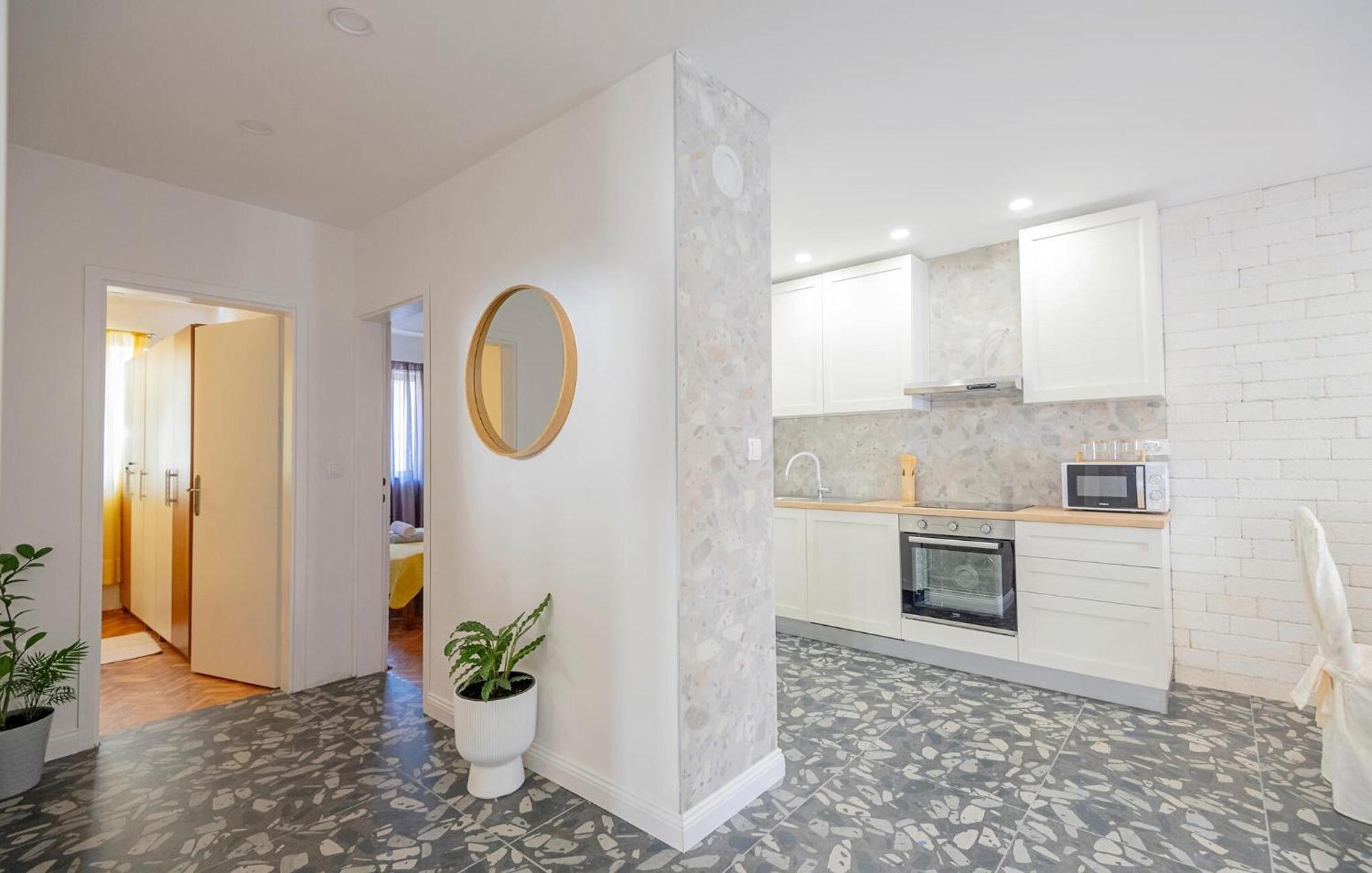 Cozy Apartment In Makarska With Kitchen Zewnętrze zdjęcie