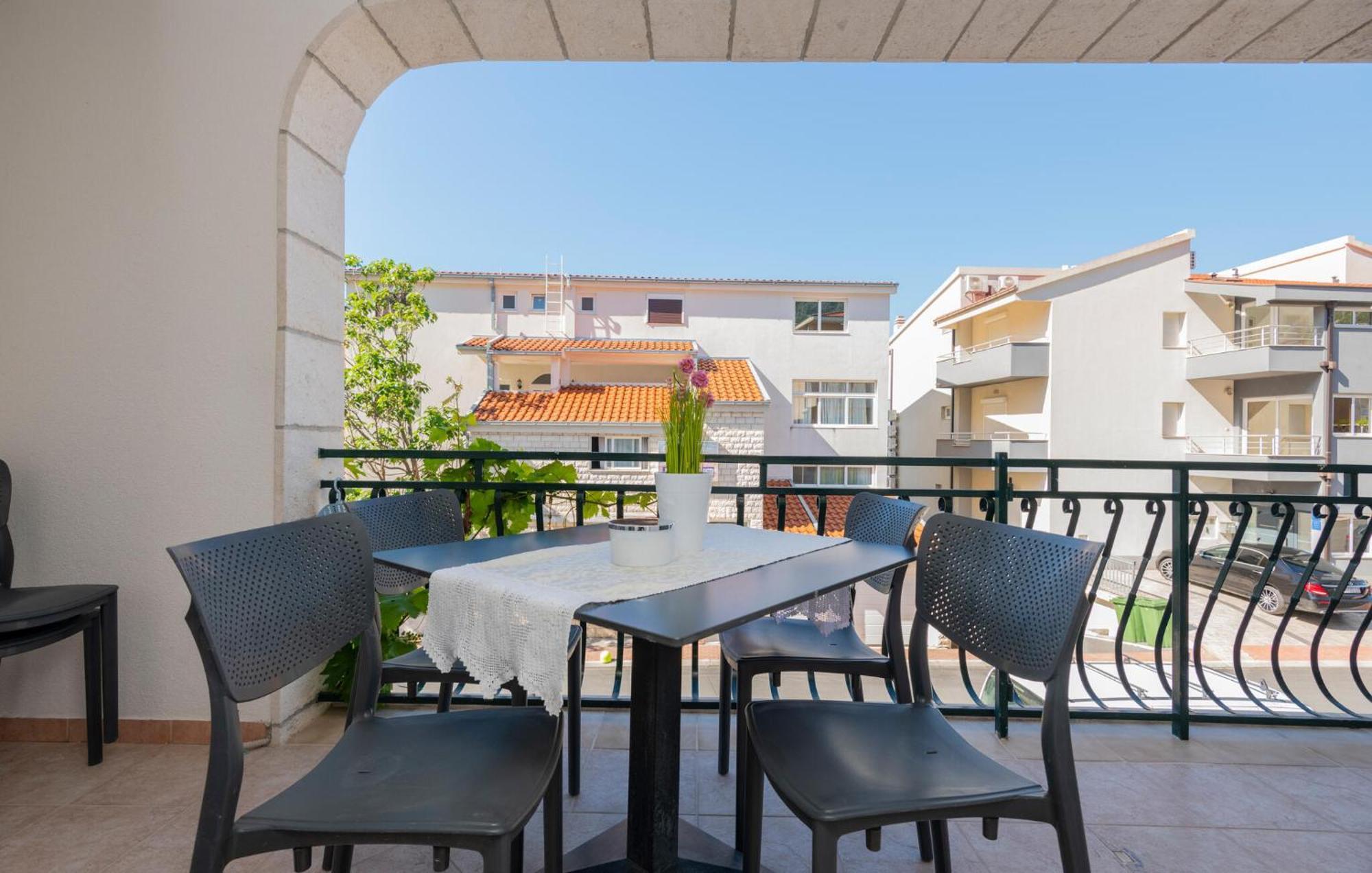 Cozy Apartment In Makarska With Kitchen Zewnętrze zdjęcie