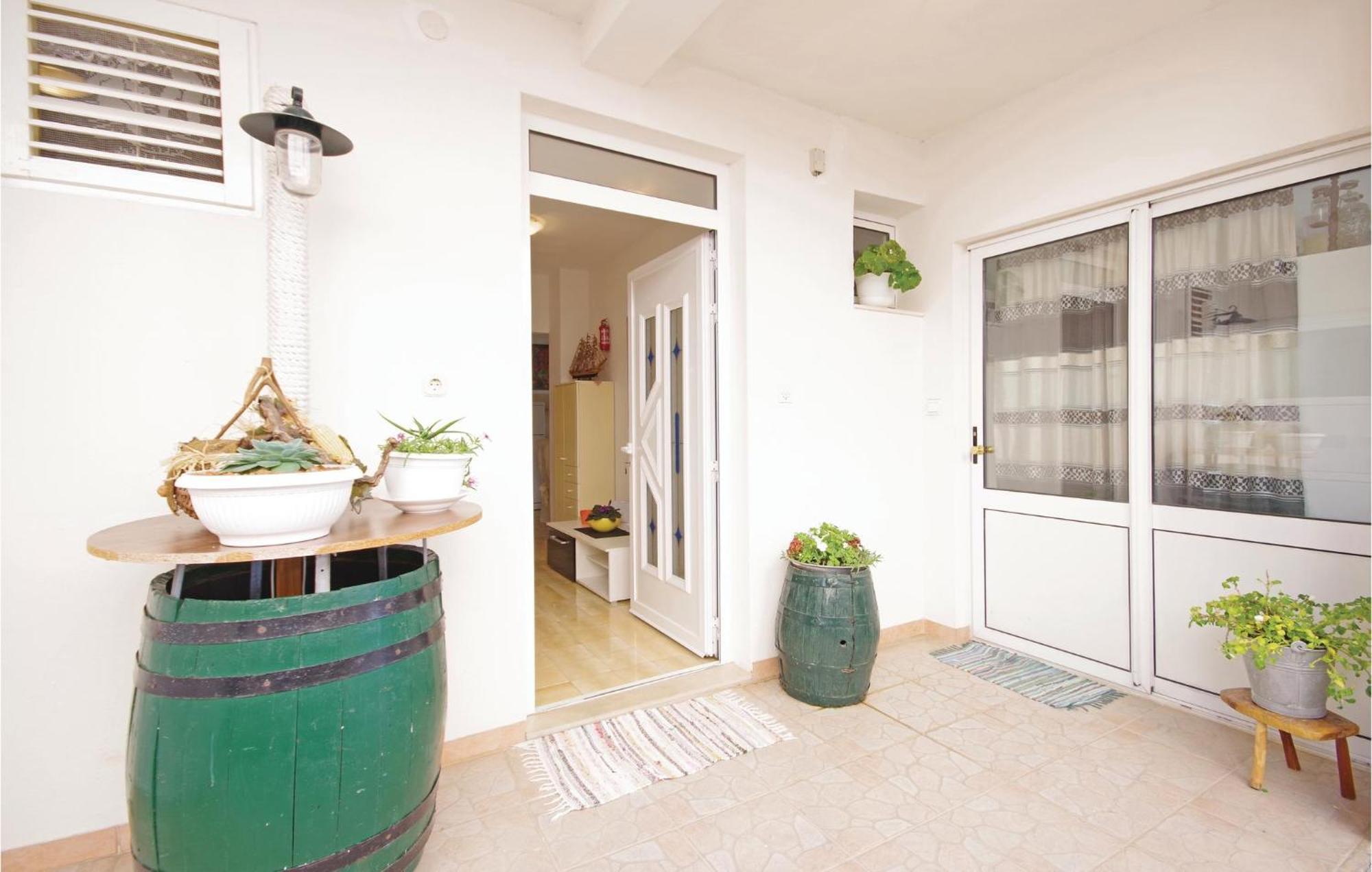 Cozy Apartment In Makarska With Kitchen Zewnętrze zdjęcie