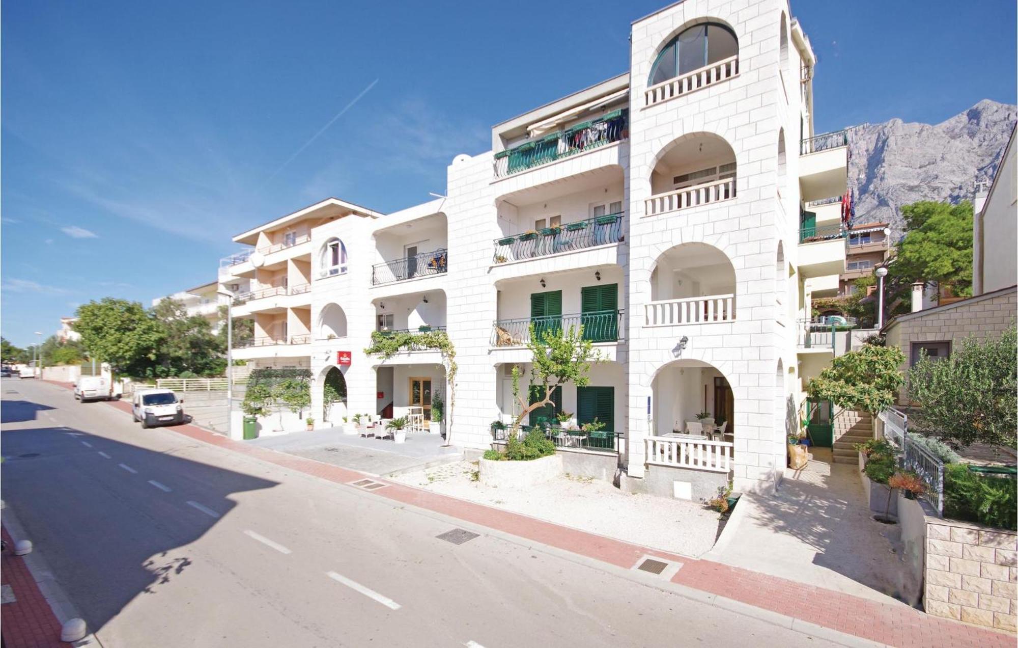 Cozy Apartment In Makarska With Kitchen Zewnętrze zdjęcie